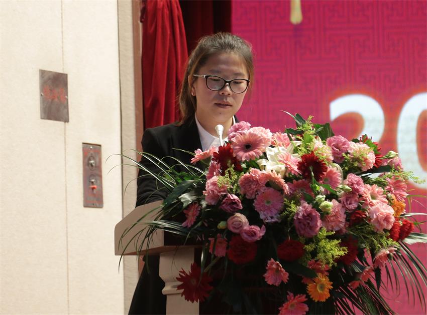 集團(tuán)執(zhí)行總裁、江蘇南佛園林公司總經(jīng)理石偉偉同志宣讀人事任免決定