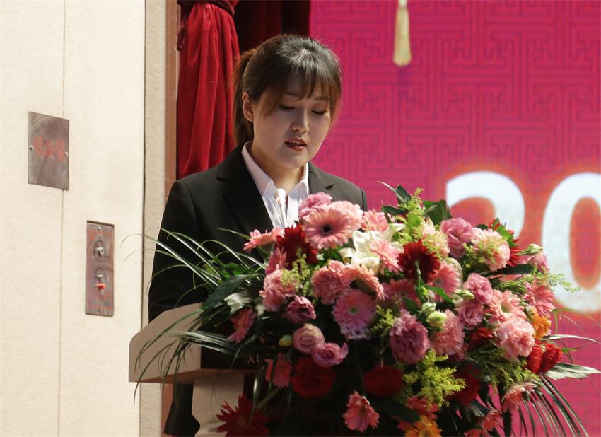 集團副總、江蘇樹恩教育科技有限公司總經(jīng)理郭晏彤同志宣讀《關(guān)于2019年寶潤集團下達各校區(qū)招生計劃的意見》